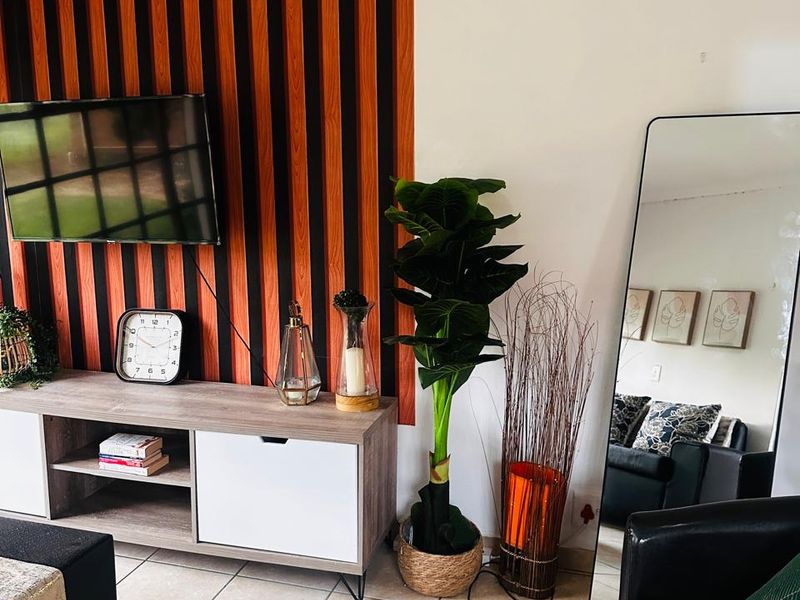 BEAUTIFUL FULLY FURNISHED GARDEN COTTAGE TO RENT IN VAALPARK - Photo 4