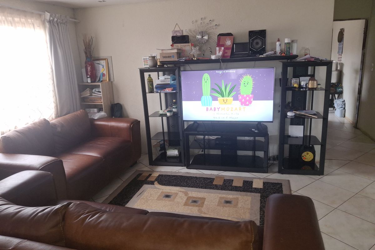 2 Bedroom Renovated Home for Sale – Vosloorus Ext 28 - Photo 5