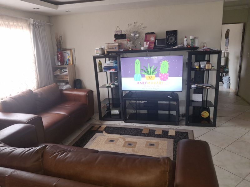 2 Bedroom Renovated Home for Sale – Vosloorus Ext 28 - Photo 5