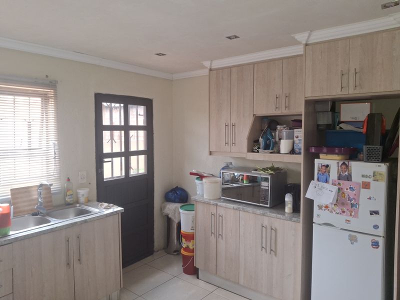 2 Bedroom Renovated Home for Sale – Vosloorus Ext 28 - Photo 2