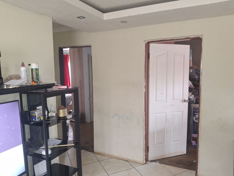 2 Bedroom Renovated Home for Sale – Vosloorus Ext 28 - Photo 6