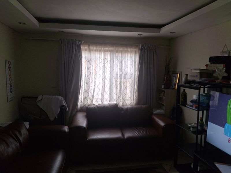 2 Bedroom Renovated Home for Sale – Vosloorus Ext 28 - Photo 8