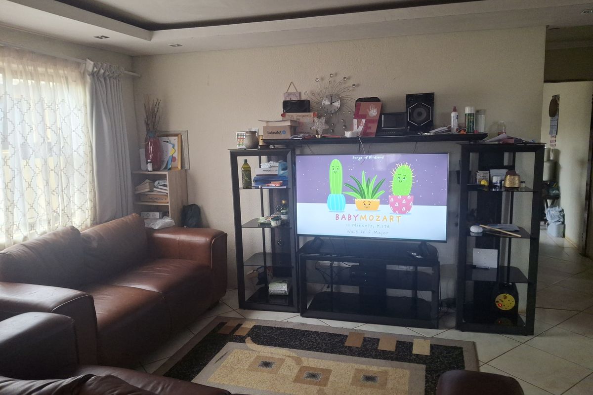 2 Bedroom Renovated Home for Sale – Vosloorus Ext 28 - Photo 3