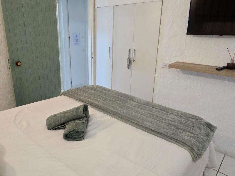 Prime Santorini Apartment Just Steps from Thompson’s Bay - Photo 7