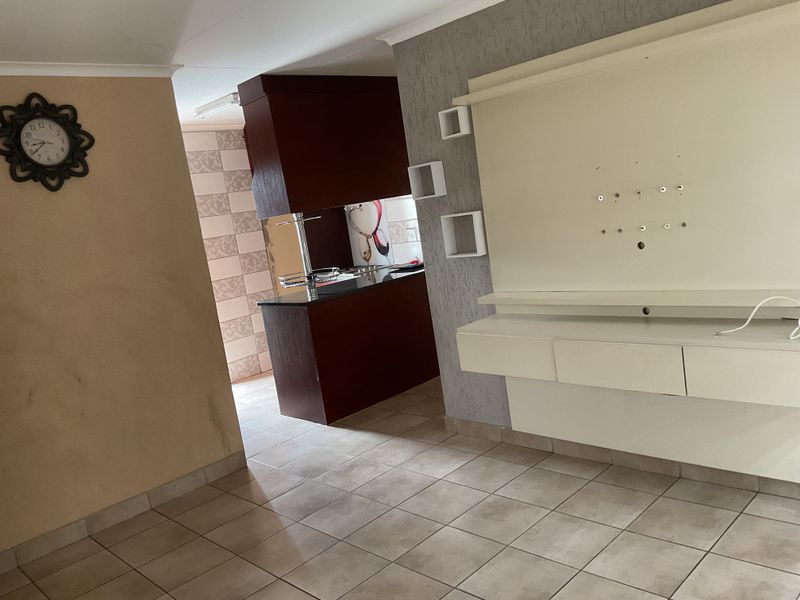 Freestanding For Sale In Centurion - Photo 4