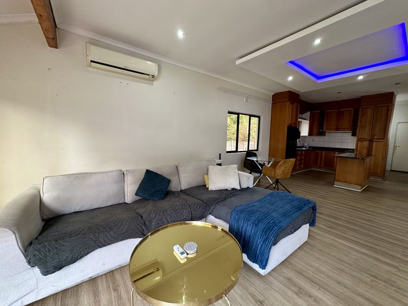 Contemporary 5-Bedroom Family Home in Prestigious Meer En See - Photo 3