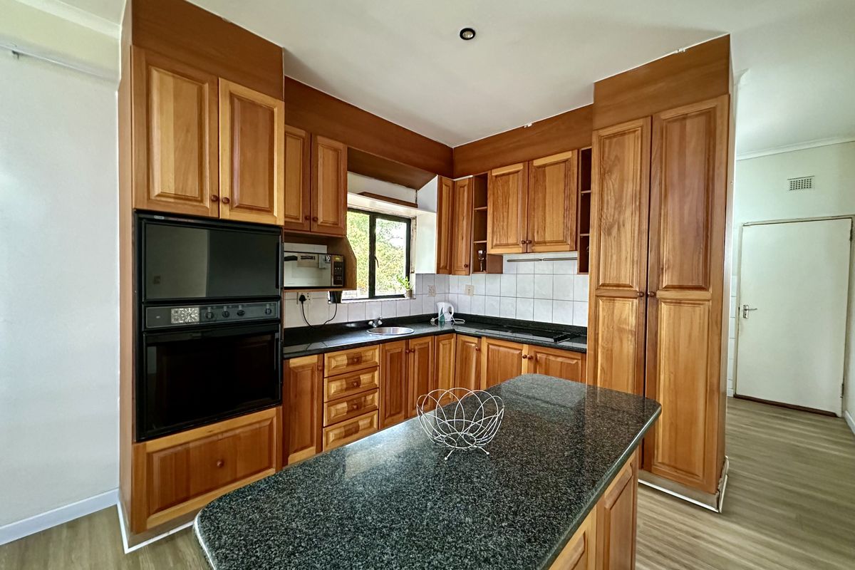 Contemporary 5-Bedroom Family Home in Prestigious Meer En See - Photo 2