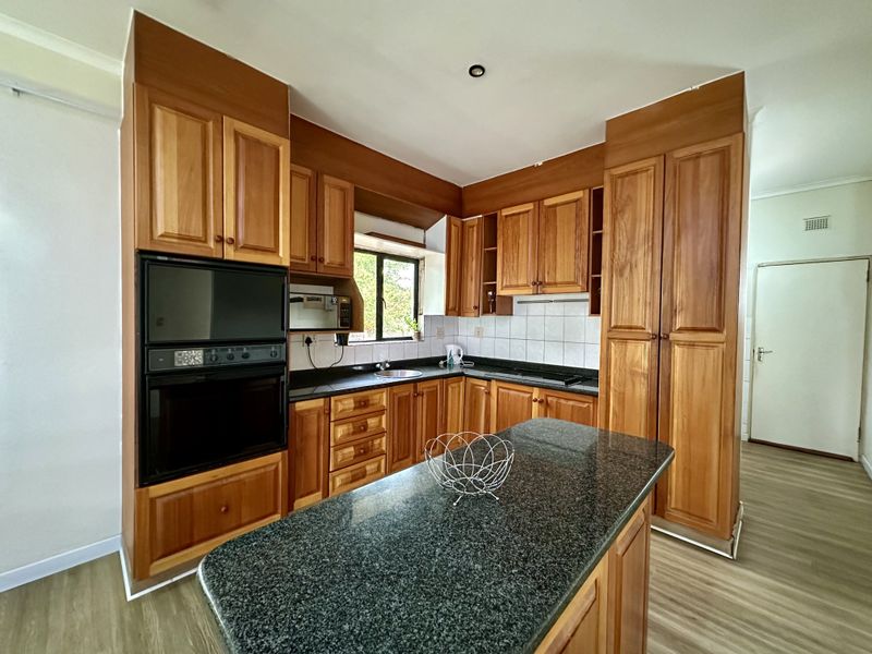 Contemporary 5-Bedroom Family Home in Prestigious Meer En See - Photo 2