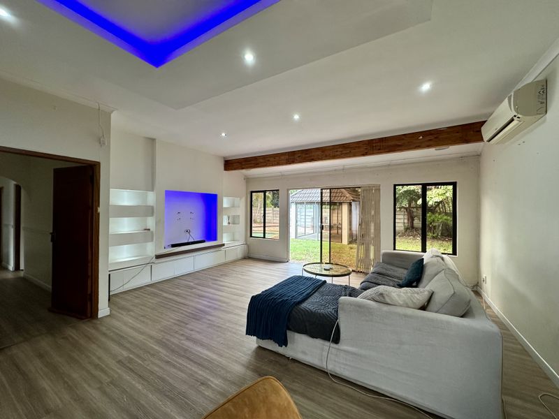 Contemporary 5-Bedroom Family Home in Prestigious Meer En See - Photo 5