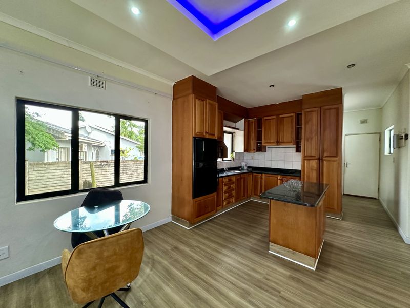 Contemporary 5-Bedroom Family Home in Prestigious Meer En See - Photo 4