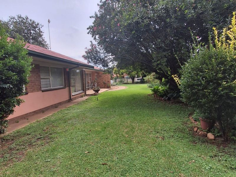 Spacious Family Home for Sale in Risiville, Meyerton. - Photo 9