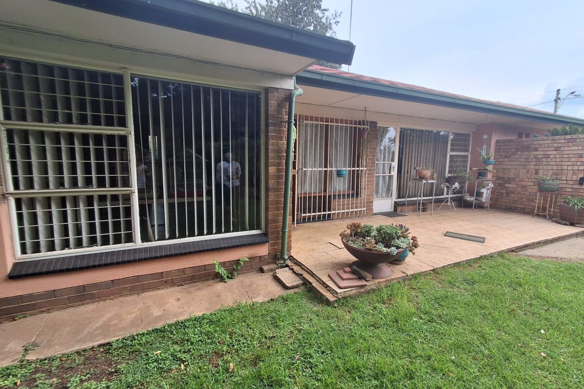 Spacious Family Home for Sale in Risiville, Meyerton. - Photo 4