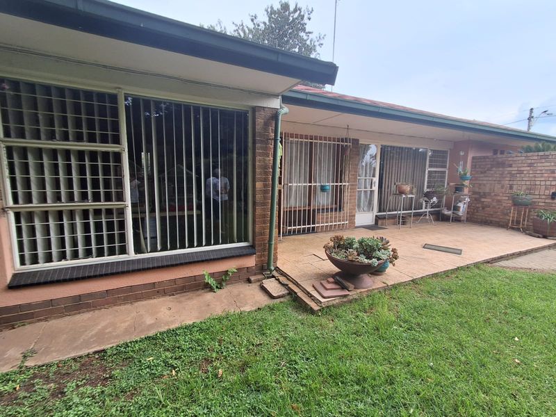 Spacious Family Home for Sale in Risiville, Meyerton. - Photo 4