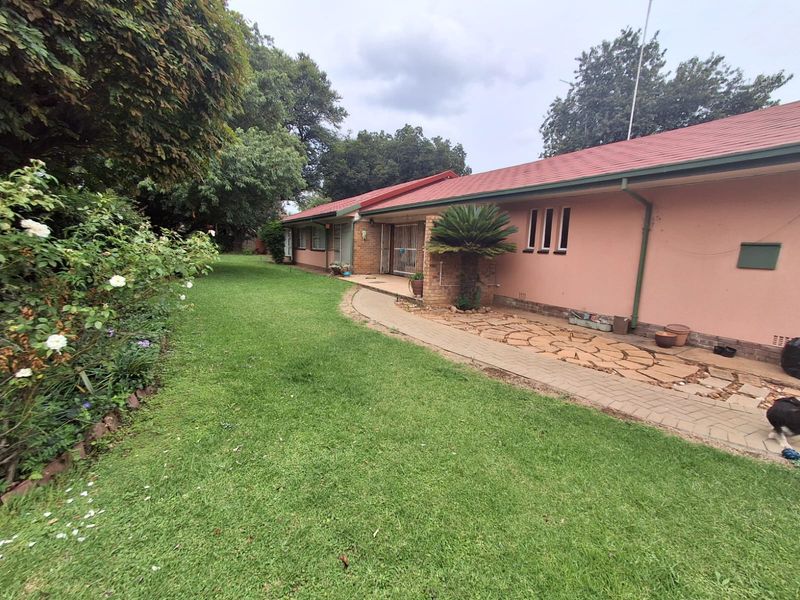 Spacious Family Home for Sale in Risiville, Meyerton. - Photo 8