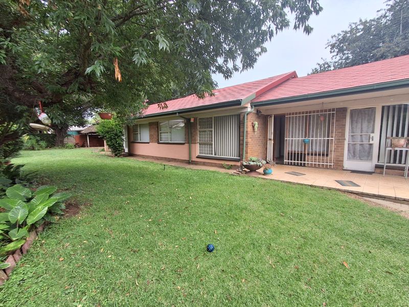 Spacious Family Home for Sale in Risiville, Meyerton. - Photo 6