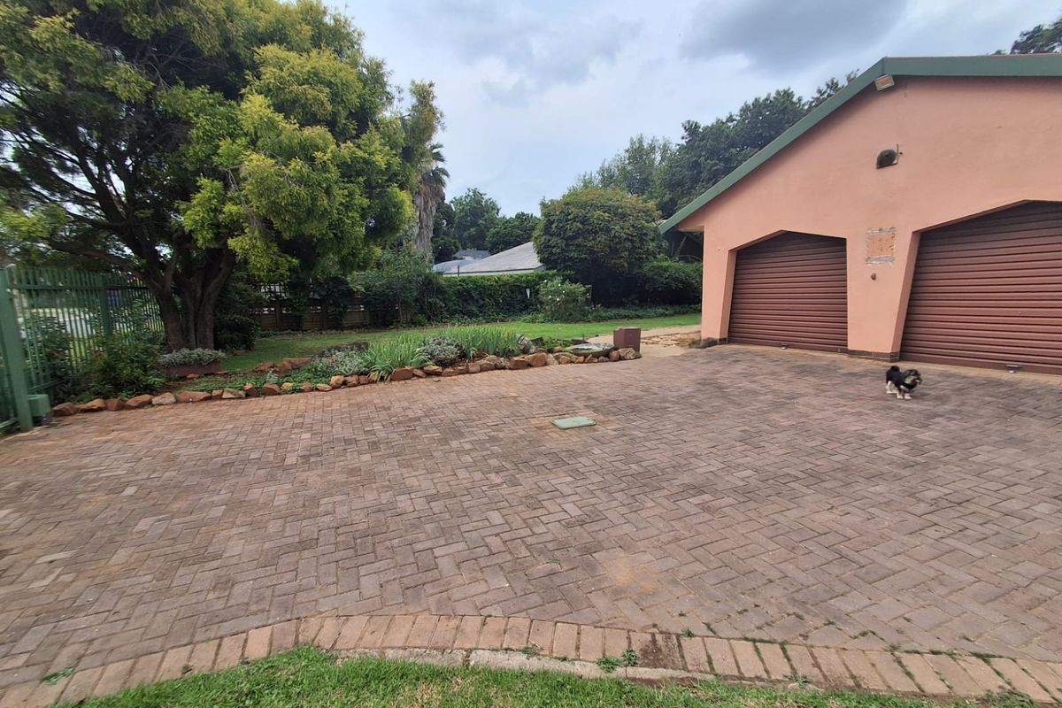 Spacious Family Home for Sale in Risiville, Meyerton. - Photo 5