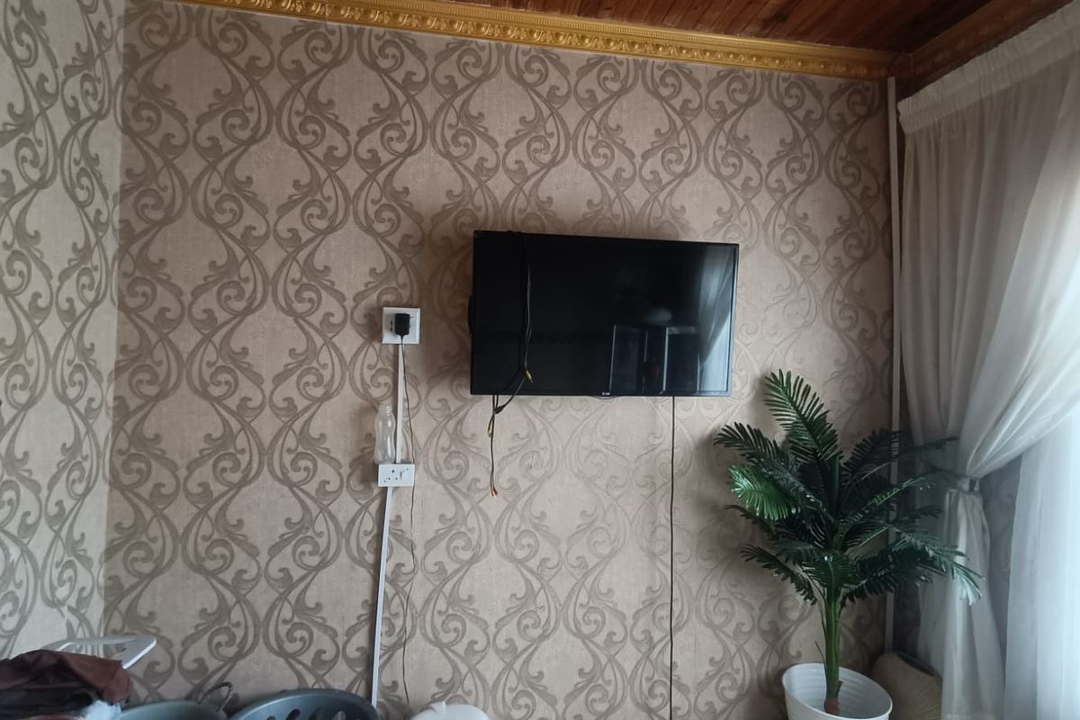 Spacious Family Home with Flatlet & Pool in Vanderbijlpark CW6 - Photo 2