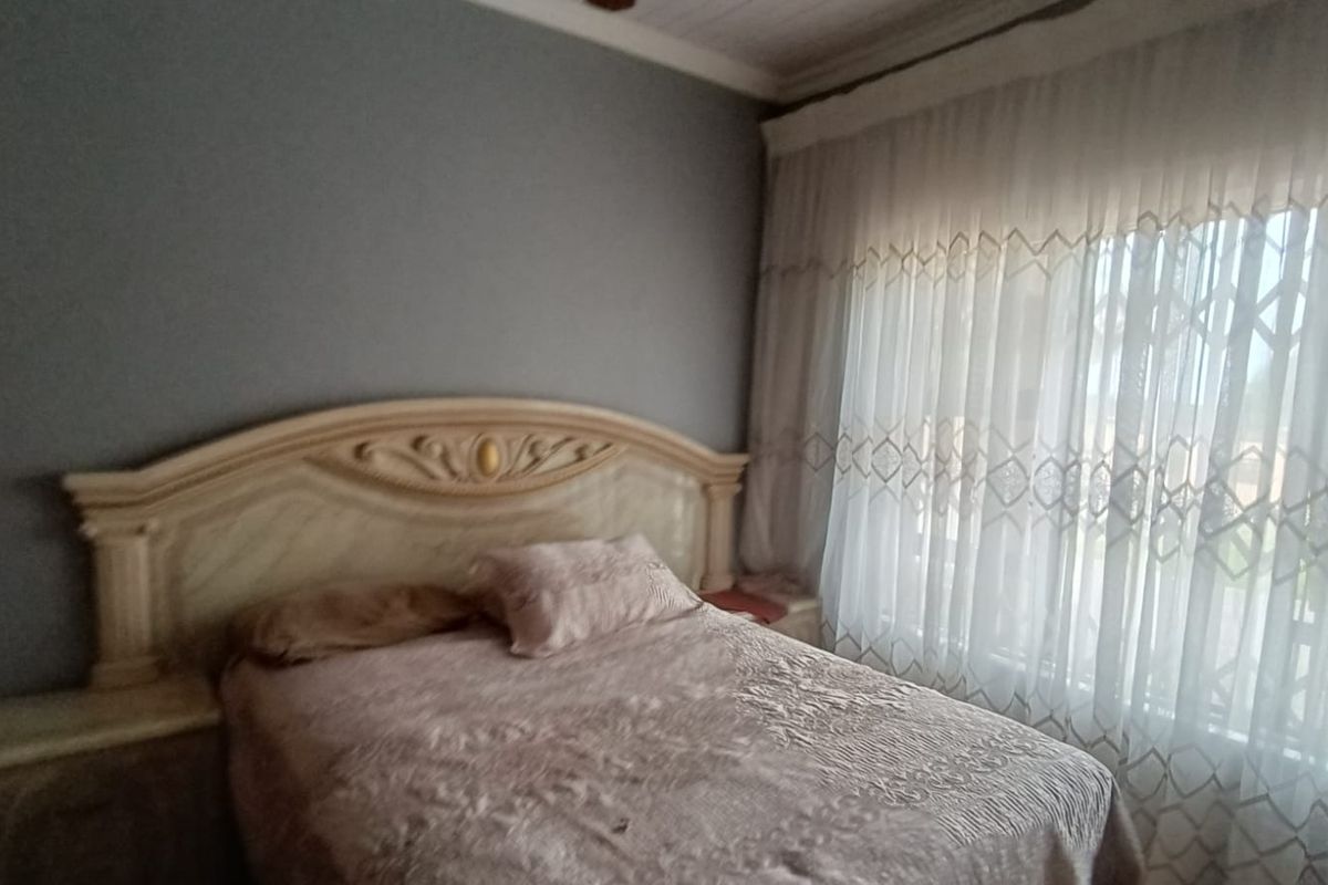 Spacious Family Home with Flatlet & Pool in Vanderbijlpark CW6 - Photo 5