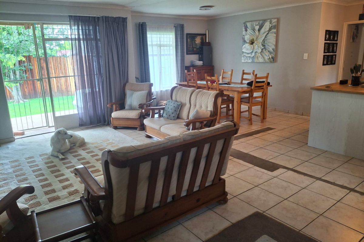 Spacious Family Home in a Secure and Peaceful Area - Photo 3