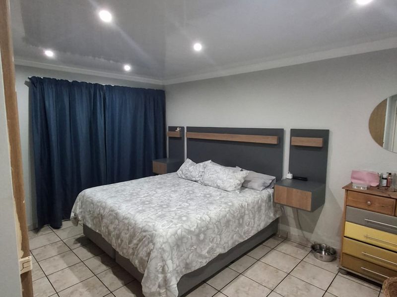 Spacious Family Home in a Secure and Peaceful Area - Photo 6