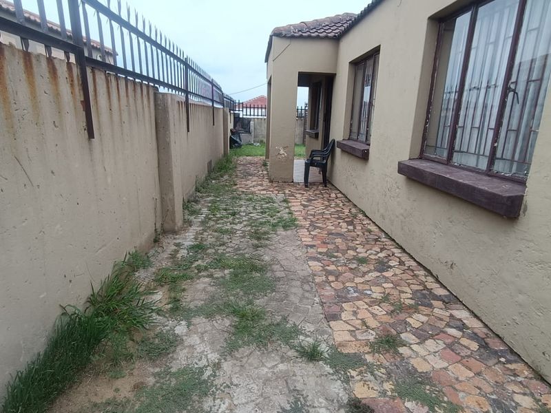 3 Bedroom Home in Gated Community – Walking Distance to NWU - Photo 8