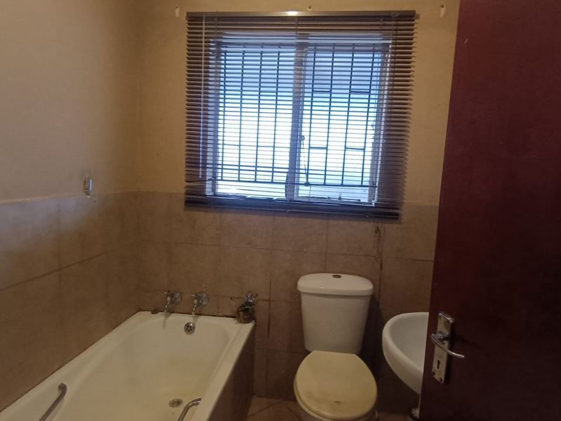 3 Bedroom Home in Gated Community – Walking Distance to NWU - Photo 7