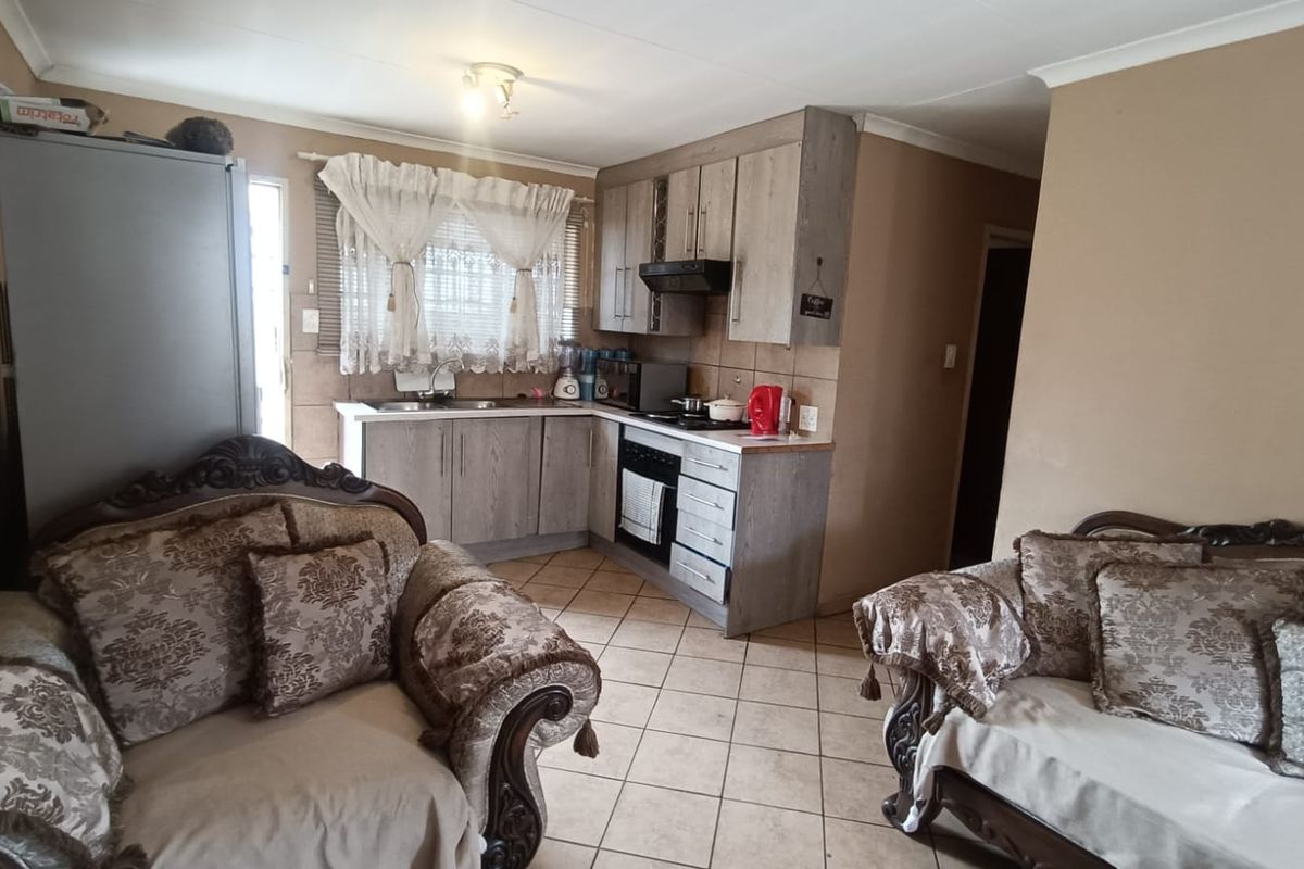 3 Bedroom Home in Gated Community – Walking Distance to NWU - Photo 5