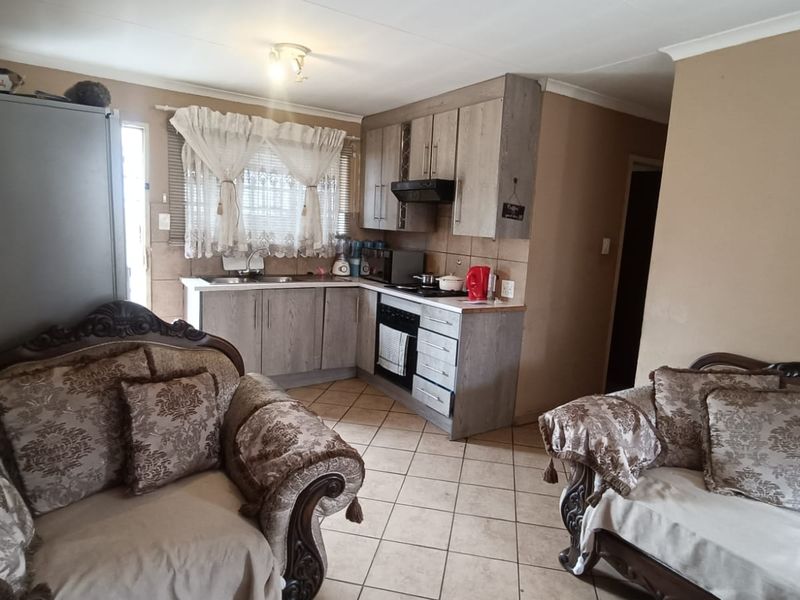 3 Bedroom Home in Gated Community – Walking Distance to NWU - Photo 5