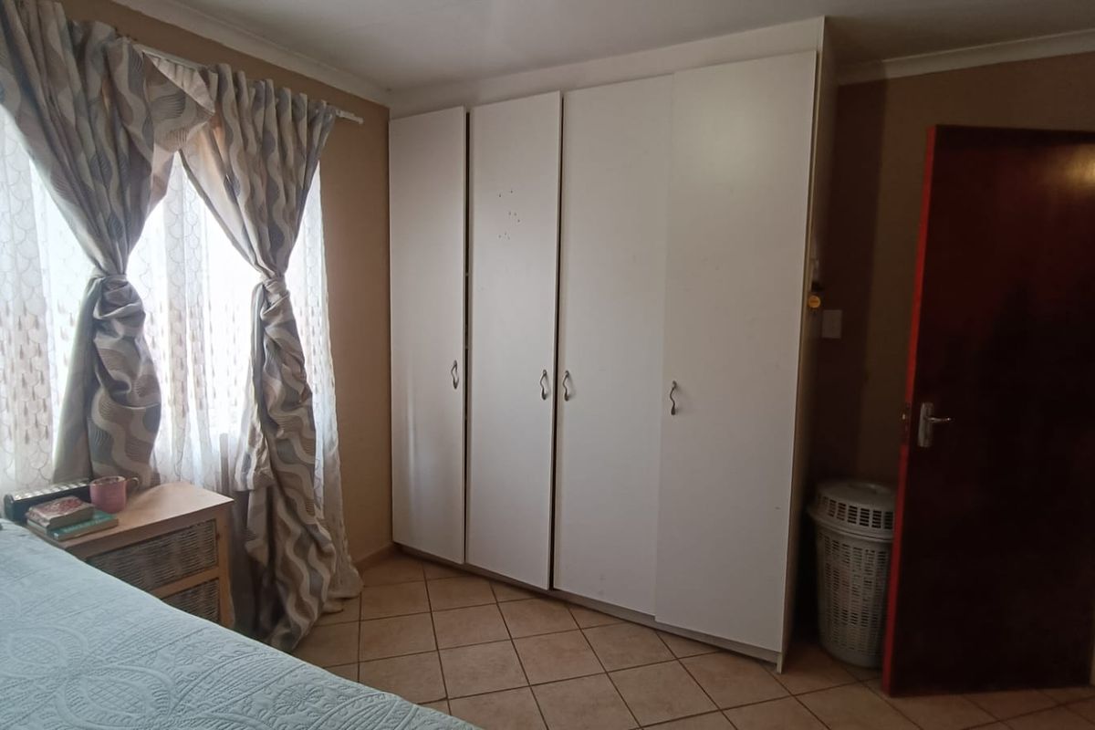 3 Bedroom Home in Gated Community – Walking Distance to NWU - Photo 2