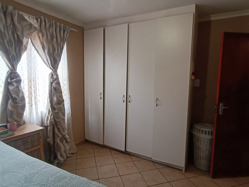 3 Bedroom Home in Gated Community – Walking Distance to NWU - Photo 2