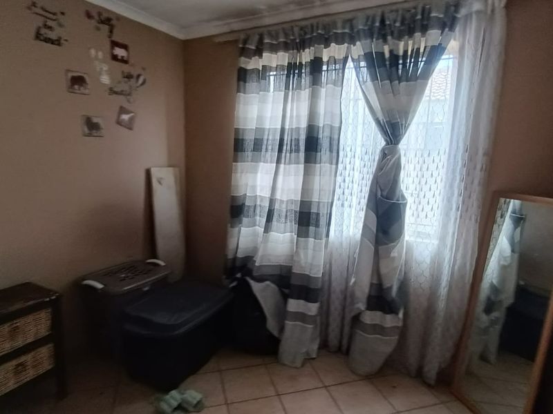 3 Bedroom Home in Gated Community – Walking Distance to NWU - Photo 3