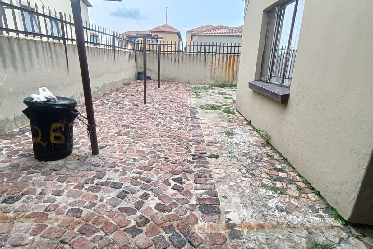 3 Bedroom Home in Gated Community – Walking Distance to NWU - Photo 4