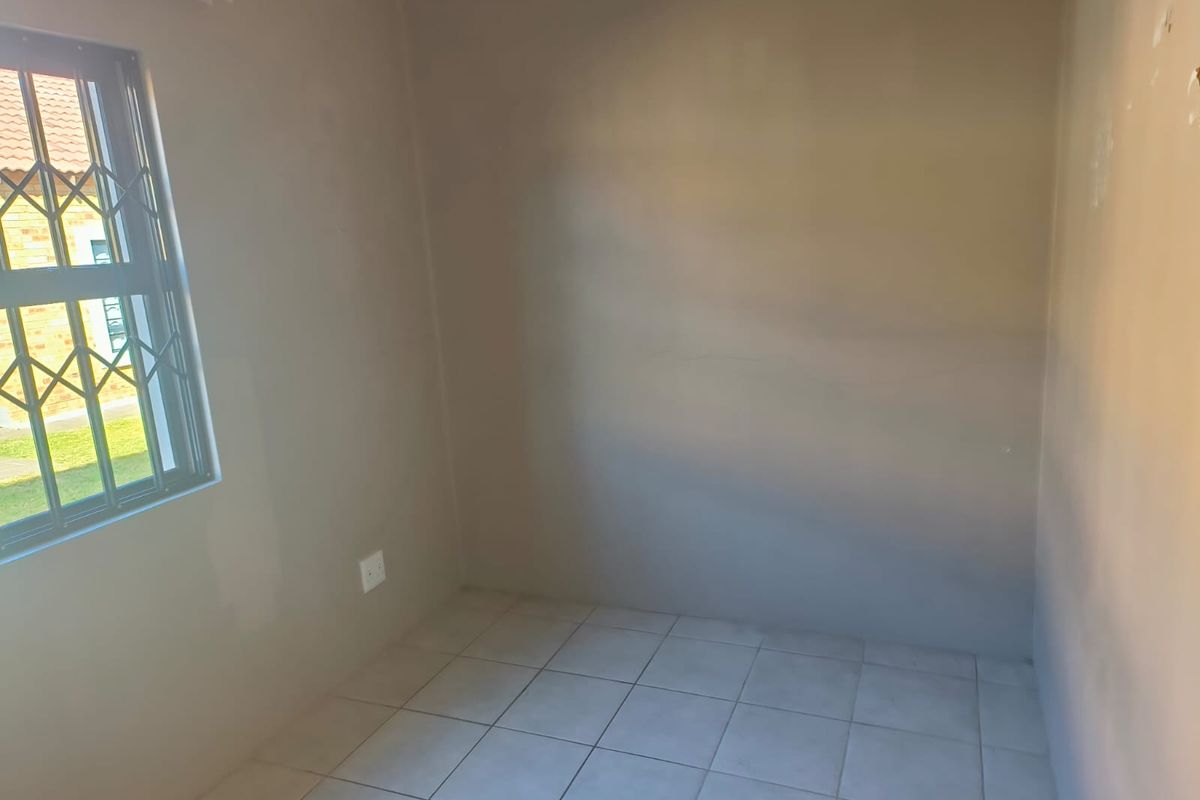 2 Bedroom Unit in Secure Family-Friendly Complex – Terra Nova - Photo 5