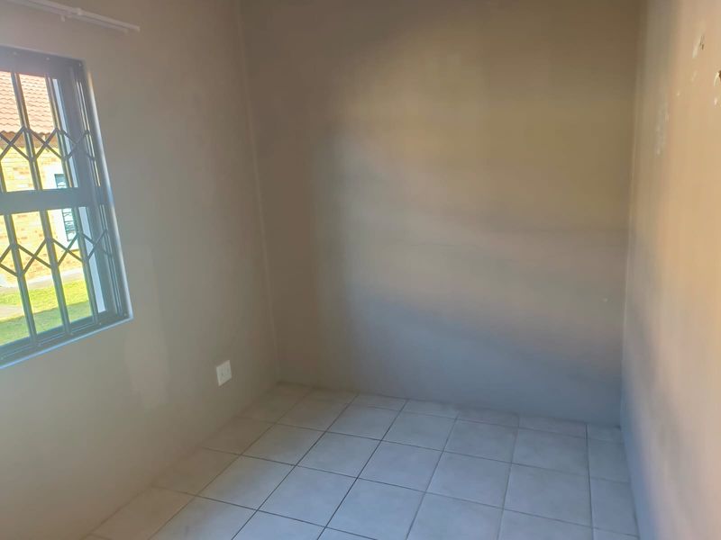 2 Bedroom Unit in Secure Family-Friendly Complex – Terra Nova - Photo 5