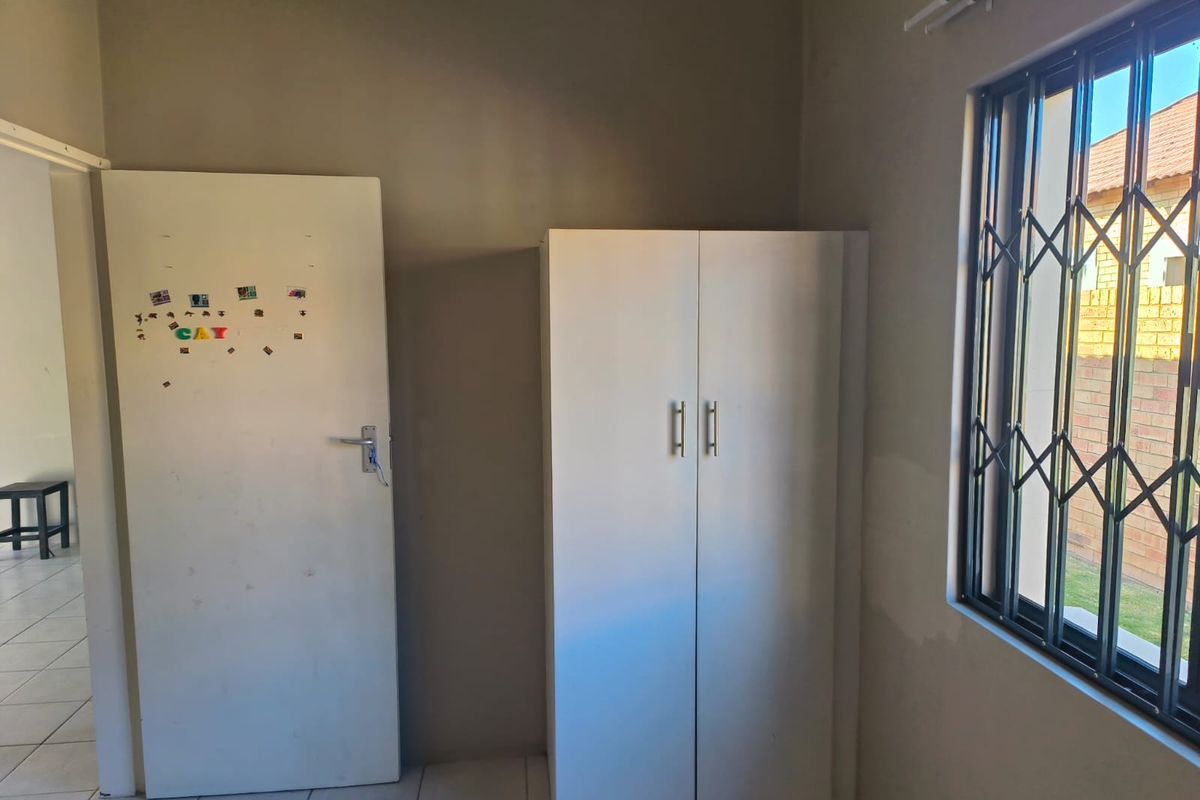 2 Bedroom Unit in Secure Family-Friendly Complex – Terra Nova - Photo 4