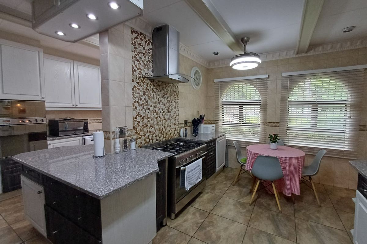 Let Me Take Your Breath Away With This Huge Double Story Family Home - Photo 2