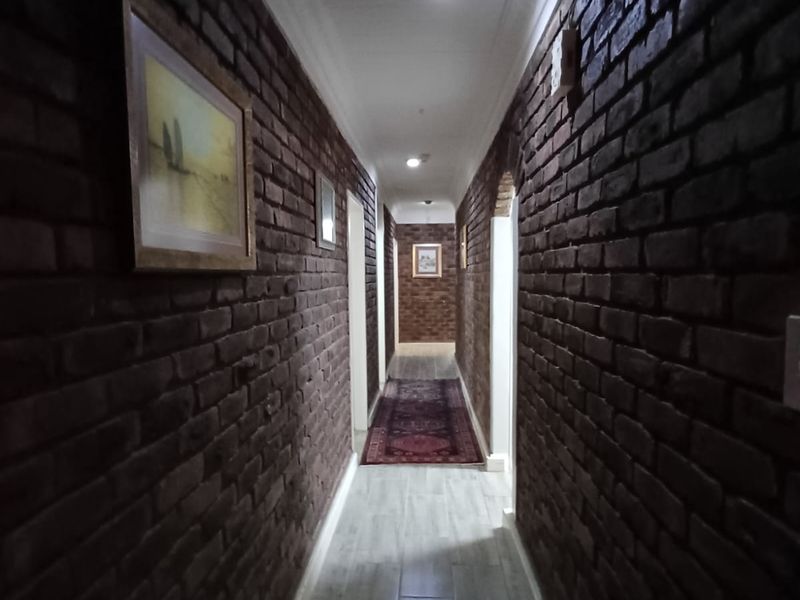 Let Me Take Your Breath Away With This Huge Double Story Family Home - Photo 5