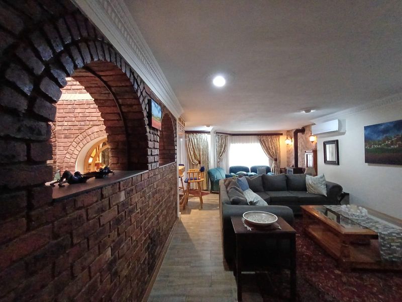 Let Me Take Your Breath Away With This Huge Double Story Family Home - Photo 9