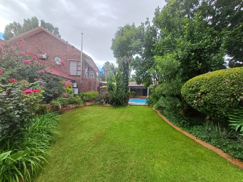 Let Me Take Your Breath Away With This Huge Double Story Family Home - Photo 6