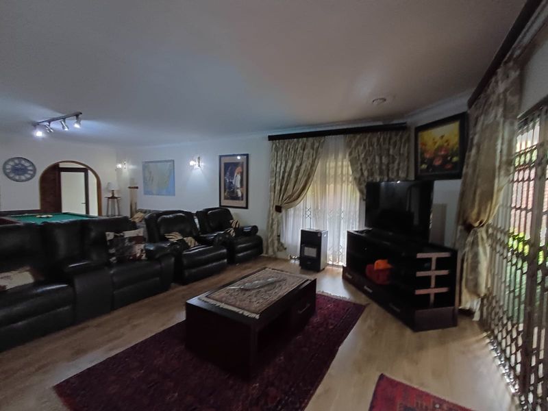 Let Me Take Your Breath Away With This Huge Double Story Family Home - Photo 8