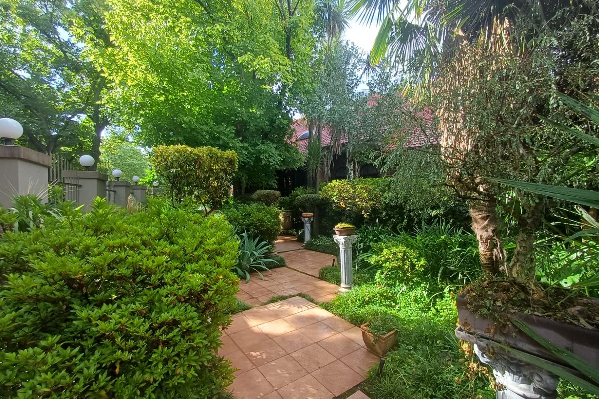 Let Me Take Your Breath Away With This Huge Double Story Family Home - Photo 4