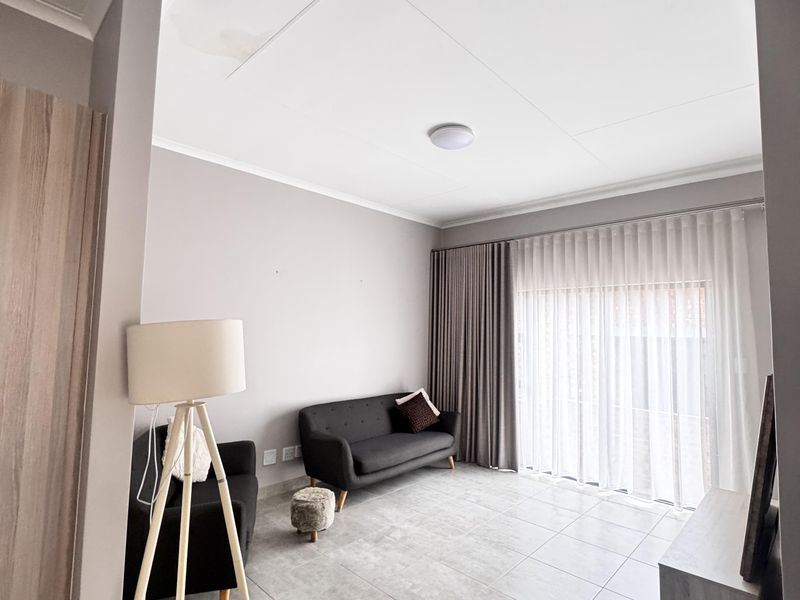 Modern 3 Bedroom Freehold House in Heuwel West - No Transfer Fees - Photo 7