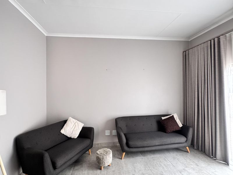 Modern 3 Bedroom Freehold House in Heuwel West - No Transfer Fees - Photo 8