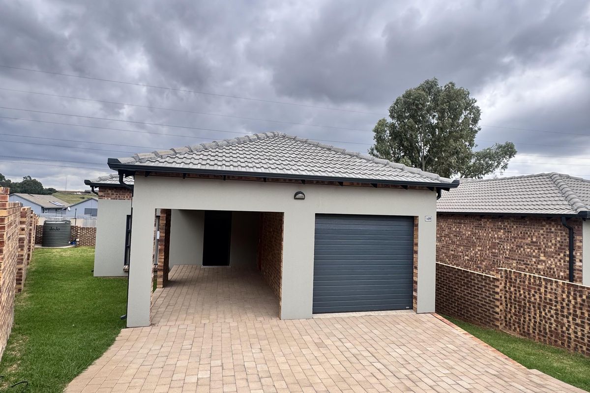 Modern 3 Bedroom Freehold House in Heuwel West - No Transfer Fees - Photo 2