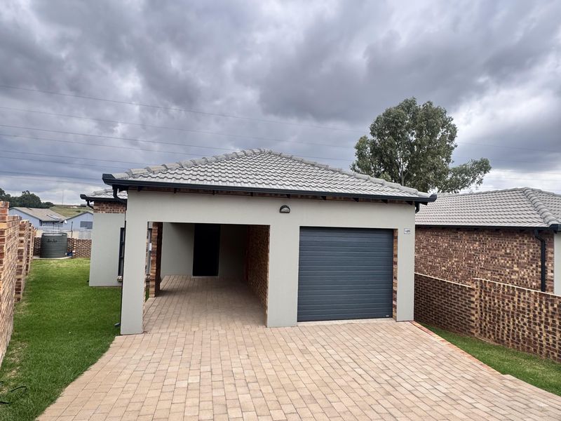 Modern 3 Bedroom Freehold House in Heuwel West - No Transfer Fees - Photo 2