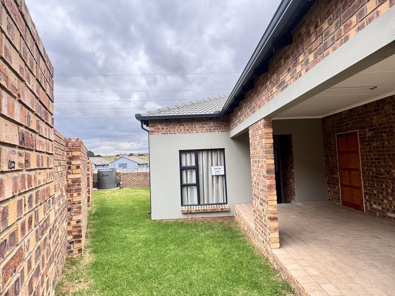 Modern 3 Bedroom Freehold House in Heuwel West - No Transfer Fees - Photo 3