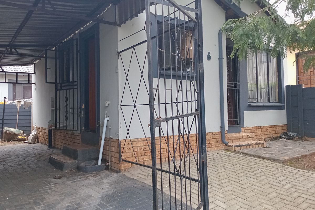 This lovely home offers 2 spacious bedrooms - Photo 3