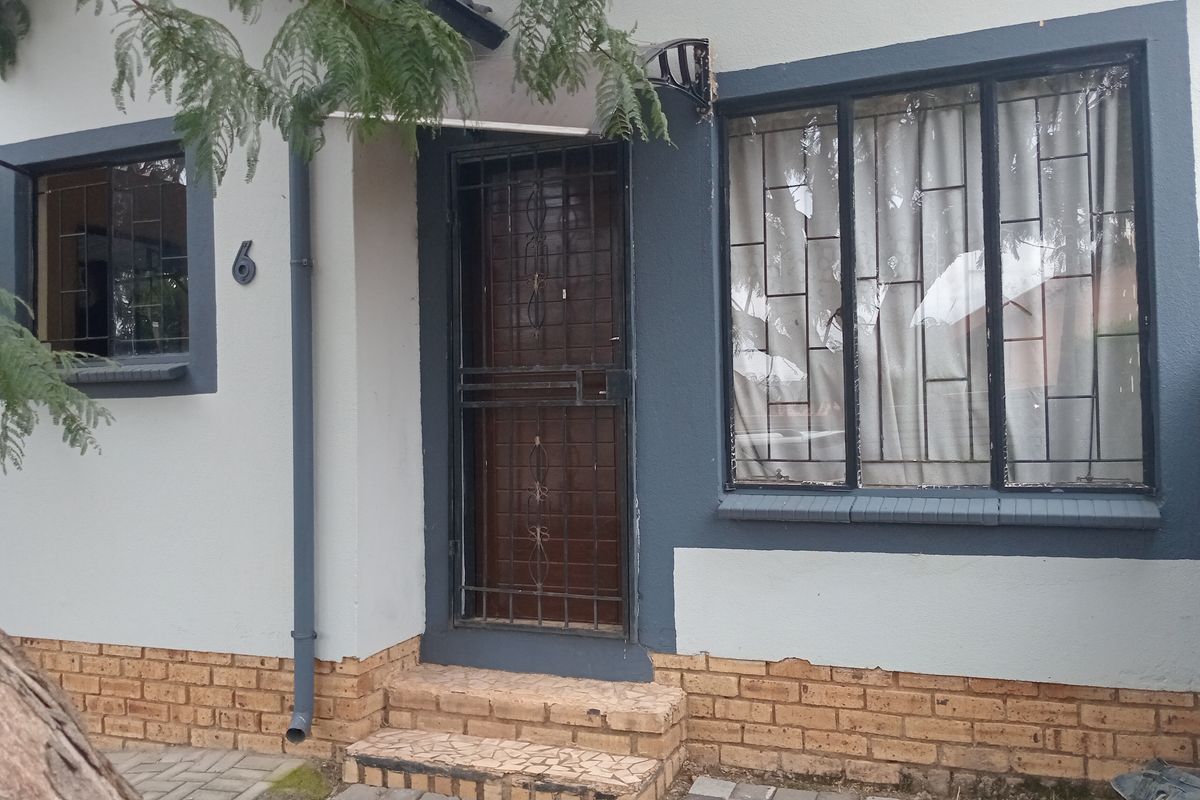 This lovely home offers 2 spacious bedrooms - Photo 2