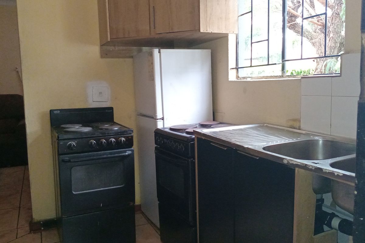 This lovely home offers 2 spacious bedrooms - Photo 5