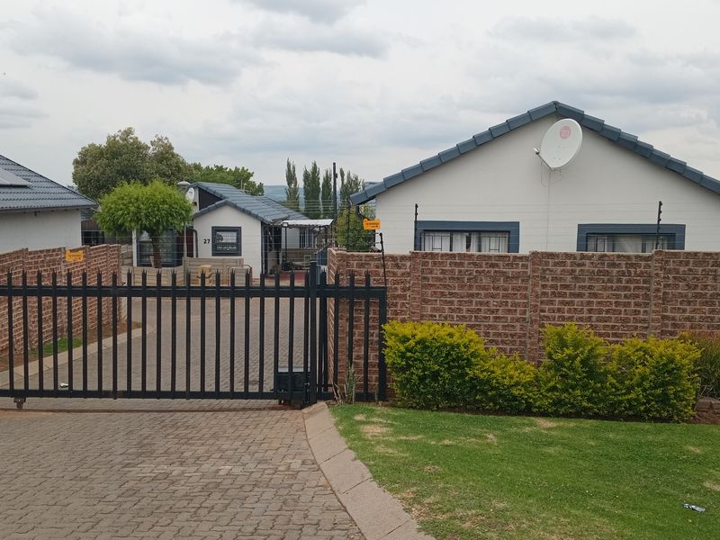 This lovely home offers 2 spacious bedrooms - Photo 1